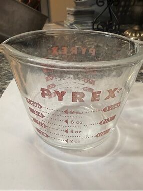 Pyrex Clear Glass Measuring Cup with Red Markings Vtg ,one cup
